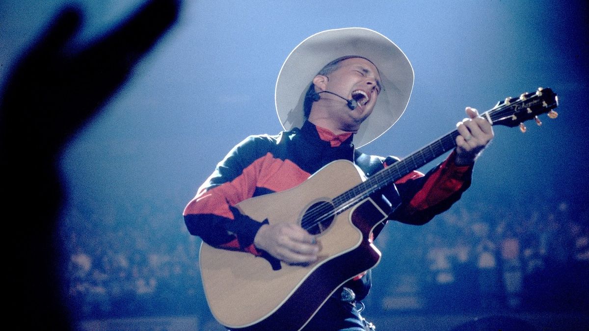 Garth Brooks — "The Garth Brooks World Tour '93-'94" movie still