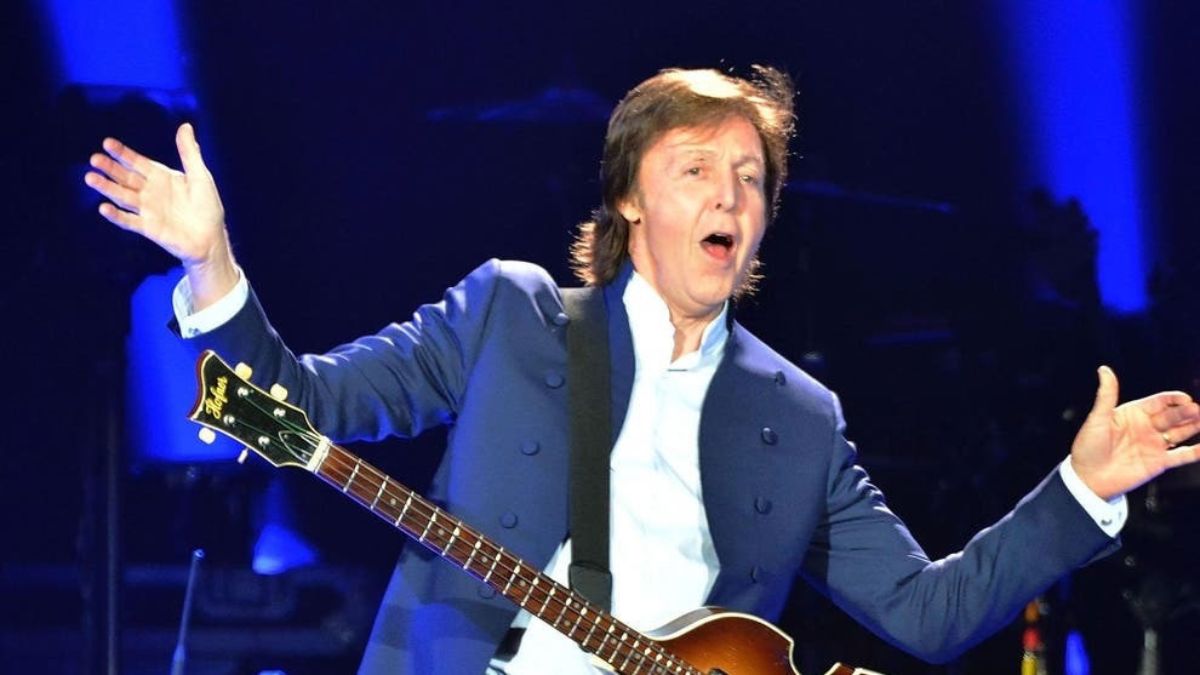 Paul McCartney — "Out There Tour" movie still